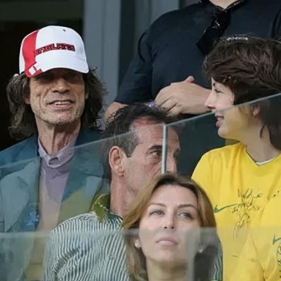 Mick Jagger acompanha a estreia da Inglaterra na Copa
