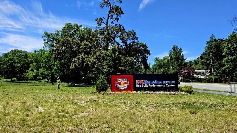De policiamento a sala de imprensa lotada, como é o CT onde a Seleção está treinando para a Copa