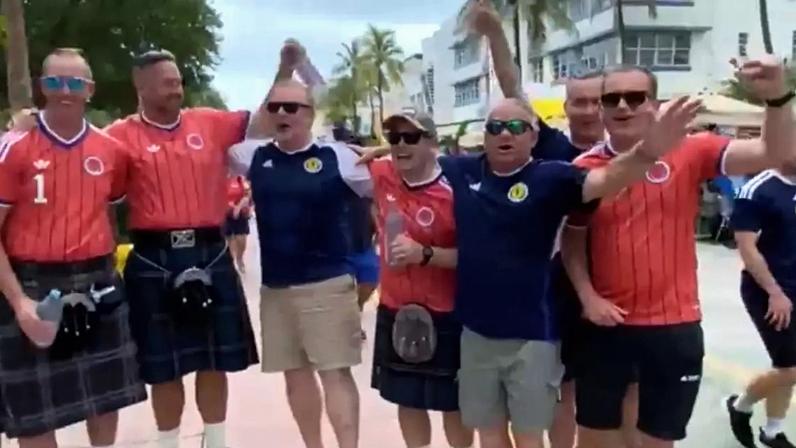 Escoceses usam as camisas 1 e 2 de sua seleção durante desfile em Miami Beach