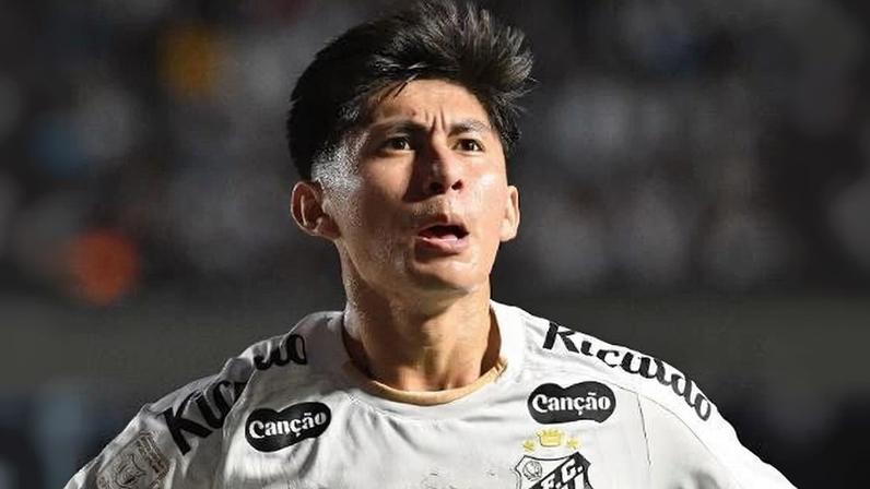 Miguelito marcou o seu primeiro gol como profissional do Santos diante do Vitória