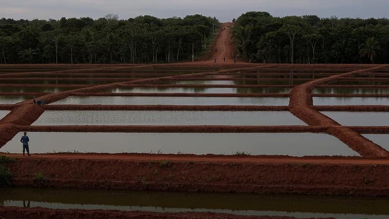 Ministério da Pesca doa escavadeira para Alta Floresta D'Oeste (RO)