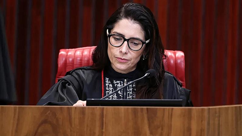 TSE analisa se a pesquisa afrontou as regras da legislação eleitoral; na imagem, a ministra Estella Aranha