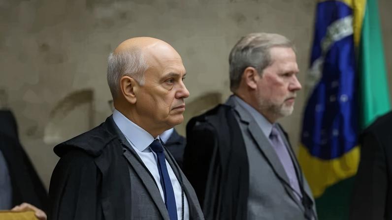 Ministro Alexandre de Moraes durante sessão plenária do STF