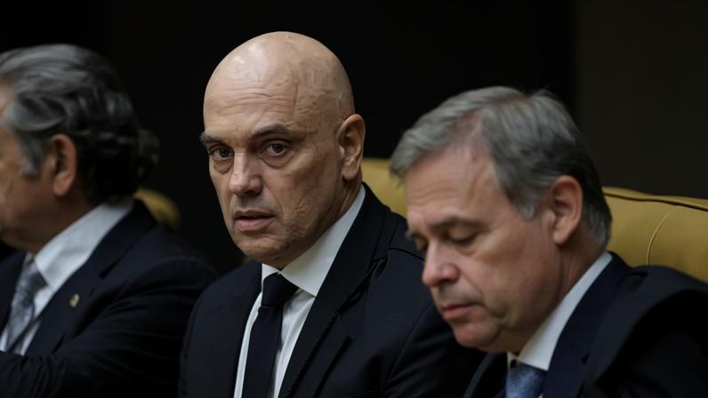 O ministro Alexandre de Moraes durante sessão plenária do STF