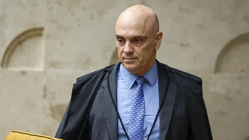 Ministro Alexandre de Moraes durante sessão plenária do STF