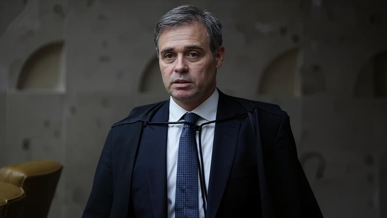 Ministro André Mendonça durante sessão plenária do STF
