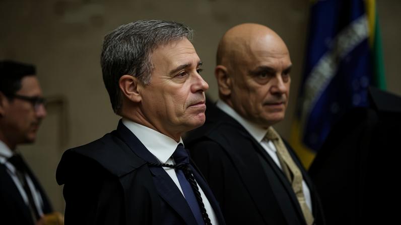 Ministro André Mendonça durante sessão plenária do STF