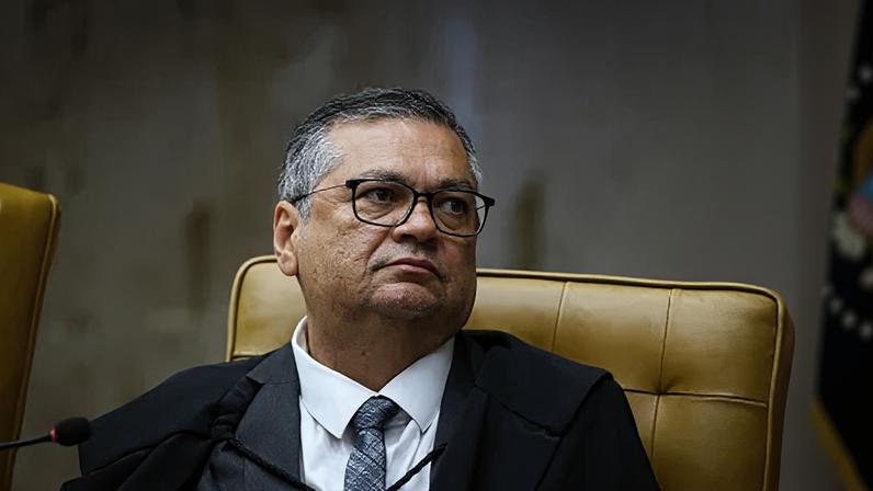 Ministro Flávio Dino durante a sessão plenária do STF