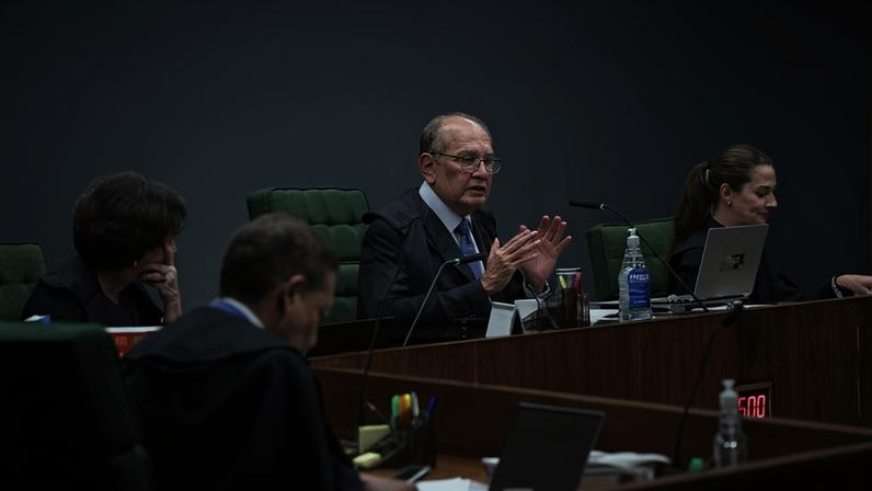 Causa perplexidade que o investigado tenha sido submetido a um regime mais grave com fundamentação genérica