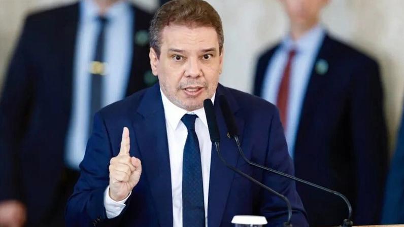 Ministro (foto) deve prestar esclarecimentos sobre a cooperação entre Brasil e Estados Unidos na detenção do ex-deputado foragido nos EUA