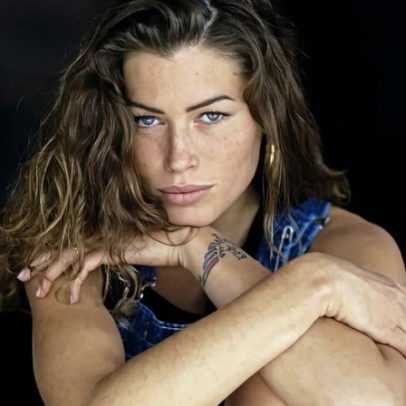 Ex-modelo Carré Otis acusa magnata da moda de múltiplos estupros