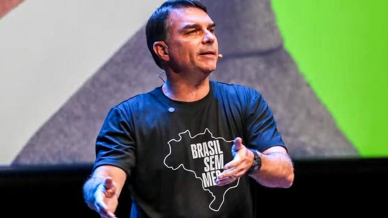 O senador Flávio Bolsonaro (PL) anunciou propostas para a segurança pública durante evento em São Paulo — Foto: Theo Daolio/Modusfocus/Estadão Conteúdo