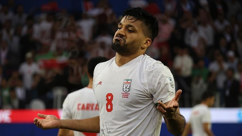 Mohebbi, do Irã, comemora gol contra a Nova Zelândia na Copa do Mundo