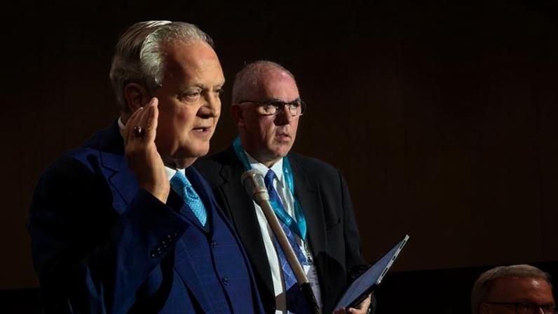 Emenda de Mohler restringe cargo de pastor a homens no SBC em votação inicial