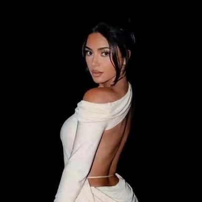 Kim Kardashian abre álbum em Mônaco após torcer por Hamilton e não mostra piloto