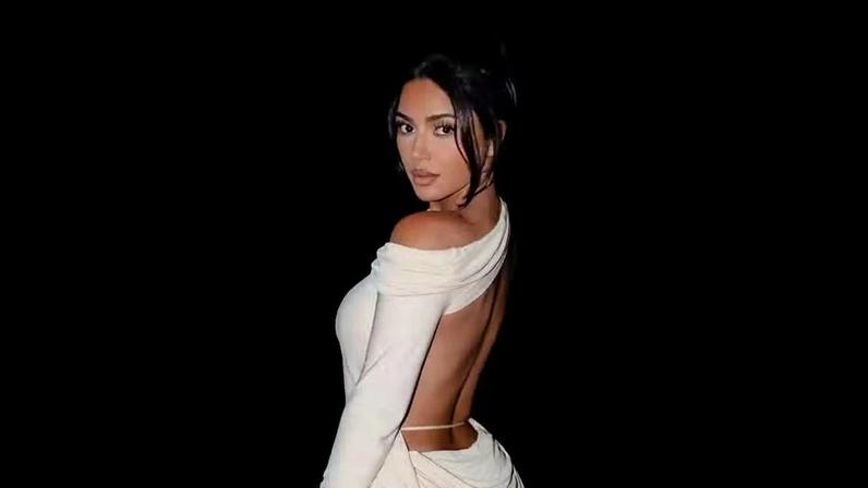 Kim Kardashian abre álbum de fotos em Mônaco — Foto: Reprodução/Instagram