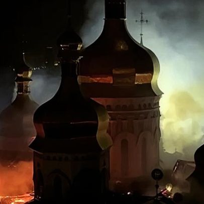 Monastério histórico de Kiev pega fogo após ataque russo