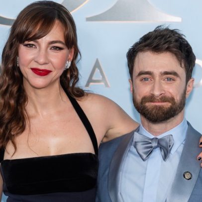 Daniel Radcliffe e Altona posam em red carpet e encantam internautas