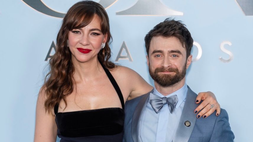 Erin Darke e Daniel Radcliffe comparecem à 79ª edição do Tony Awards no Radio City Music Hall em 7 de junho de 2026, na cidade de Nova York — Foto: Getty Images