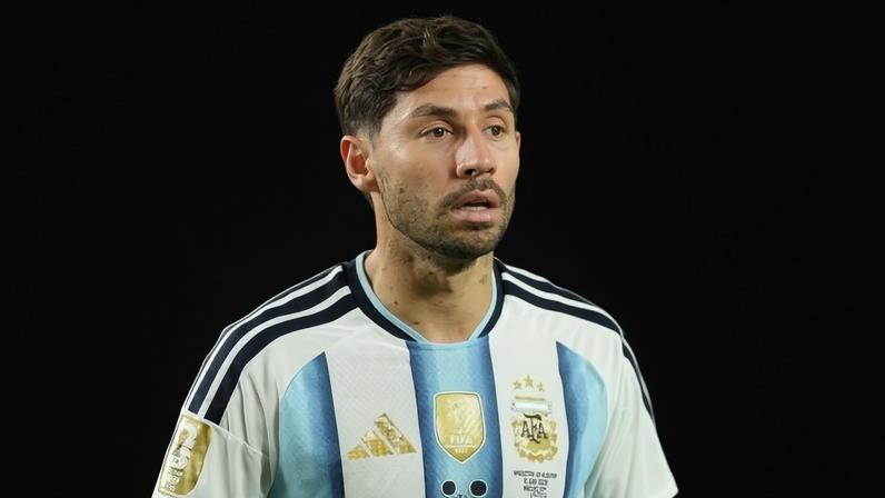 Montiel em ação durante jogo entre Argentina e Argélia pela Copa do Mundo