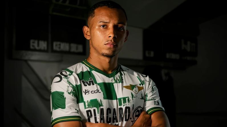 O zagueiro Michel estava no Moreirense, de Portugal, na última temporada