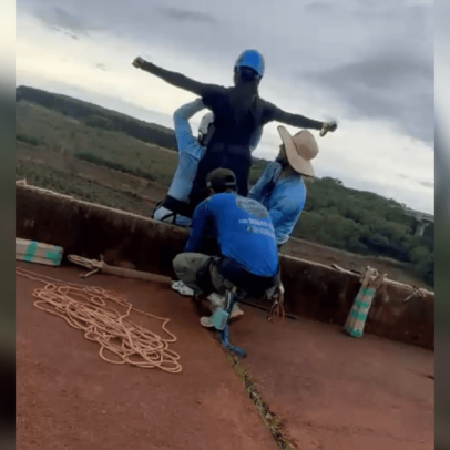 Polícia busca câmera que ficou com mulher após morte em rope jump