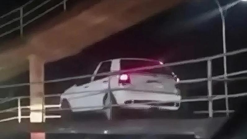 imagem colorida motorista carro passarela goias