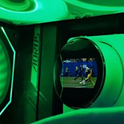 Assistiu ao jogo do Brasil e jogou Doom na tela do water cooler MSI