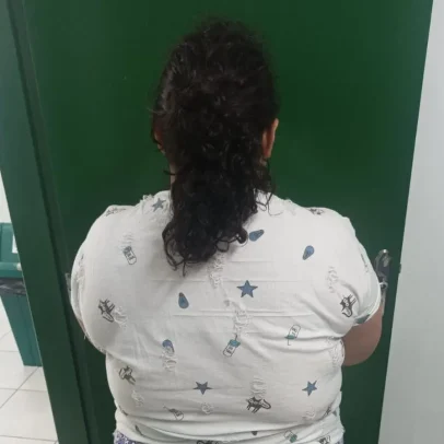 Mulher de 37 anos fingia ser criança para enganar famílias