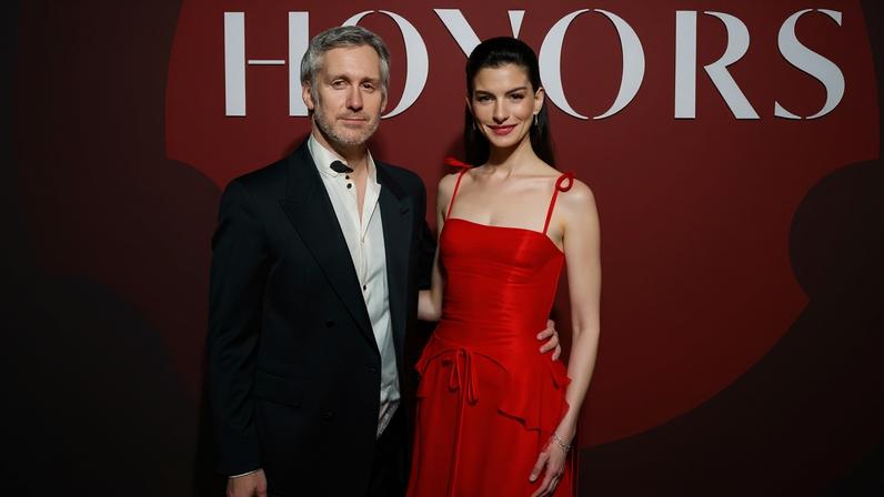 Adam Shulman e Anne Hathaway