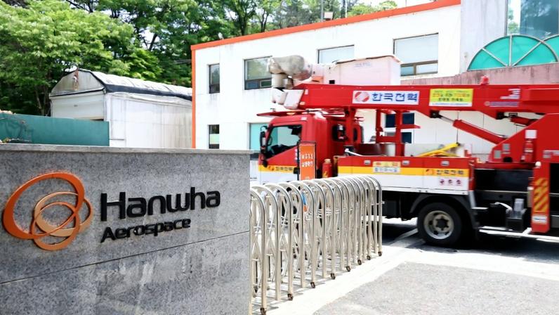 Resgate entra na fábrica para socorrer vítimas de explosão
