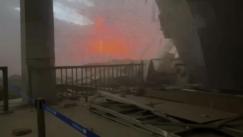 Captura de vídeo, extraída de imagens geradas por usuários (UGC) postadas em redes sociais em 3 de junho de 2026, mostra danos no aeroporto internacional do Kuwait após ataque