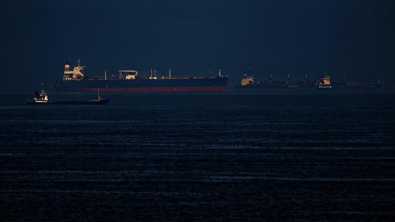 Ganha força possibilidade de navios terem de pagar taxa para passarem pelo Estreito de Ormuz