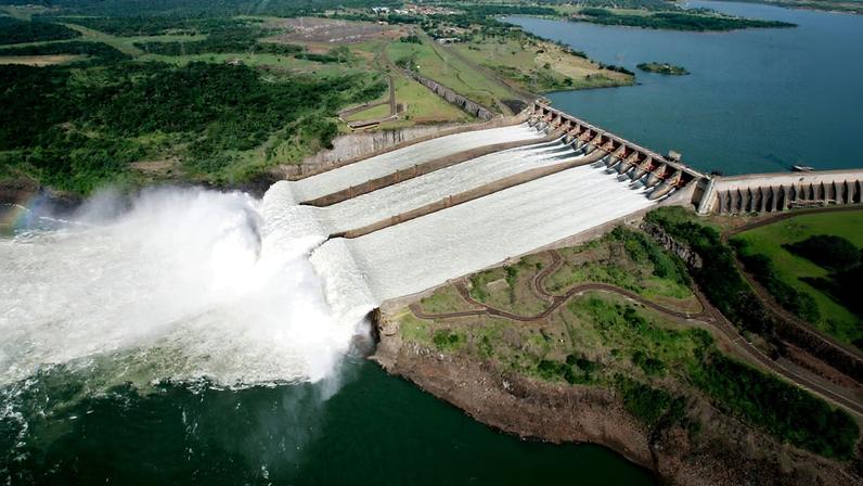 Itaipu foi construída entre 1970 e 1980 com o título de maior hidrelétrica do mundo
