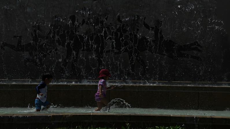 As crianças estão expostas a essas ameaças de calor em várias partes do mundo