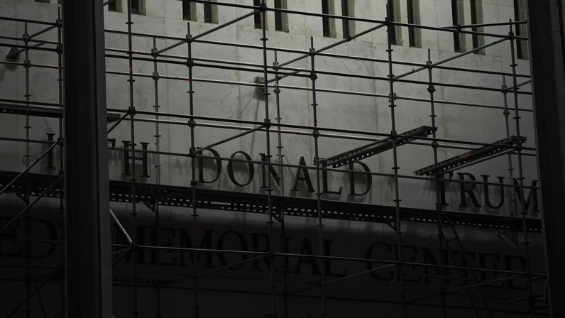 Operários retiram nome de Donald Trump do Kennedy Center