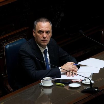 Pressão sobre chefe de gabinete argentino após omissão de dinheiro