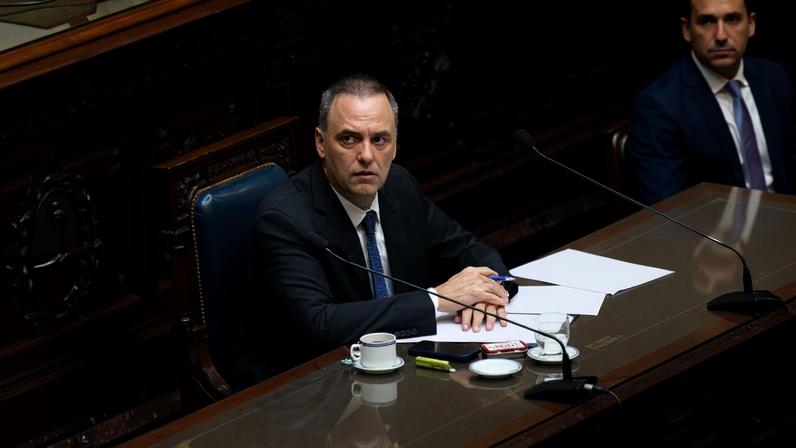 Chefe de gabinete argentino, Manuel Adorni tem 46 anos
