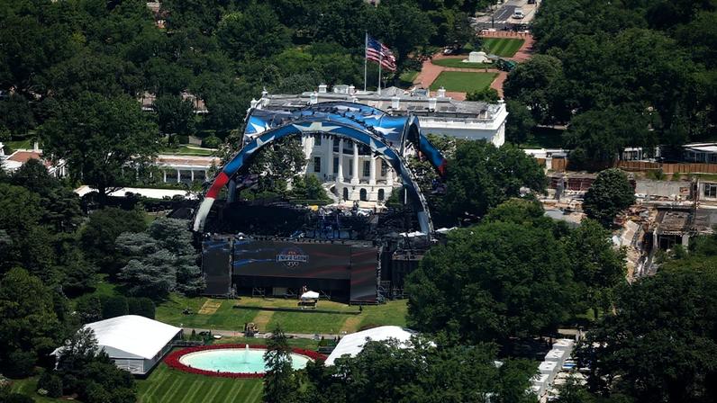 Os preparativos continuam para o evento UFC Freedom 250 no gramado sul da Casa Branca, em 12 de junho de 2026, em Washington, DC