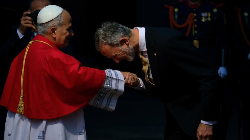 Felipe VI recebe o papa Leão XIV no Palácio Real, em Madri