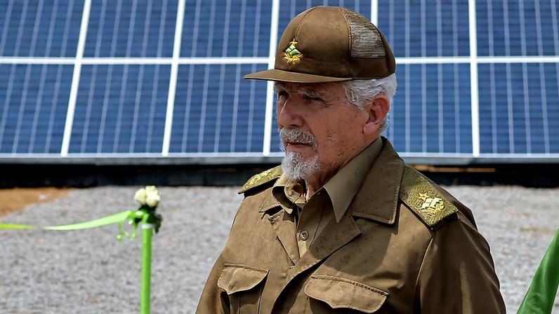 Valdés sempre aparecia trajando seu uniforme militar em público