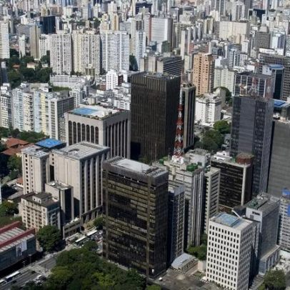O sonho de ir embora: pessoas buscando emigrar
