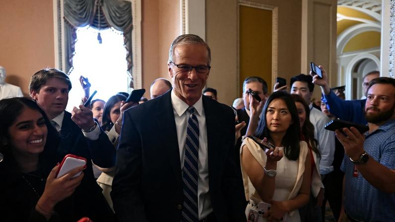 O líder da maioria no Senado dos EUA, John Thune, republicano da Dakota do Sul, no Capitólio dos EUA. Crédito: Kent Nishimura / AFP
