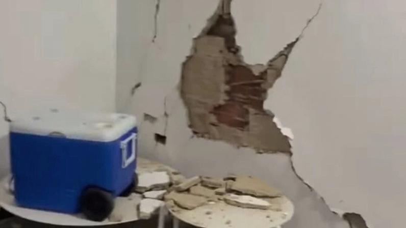Moradores registraram grandes rachaduras nas paredes das casas durante o terremoto na Venezuela