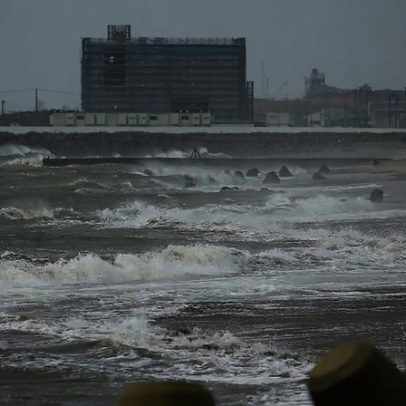 Tufão Jangmi coloca Okinawa em alerta e cancela centenas de voos no Japão