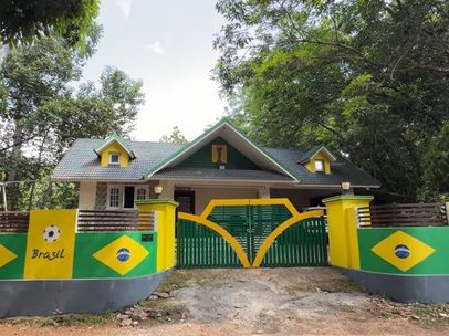 Torcedor na Índia pinta casa com as cores do Brasil enquanto espera o hexa