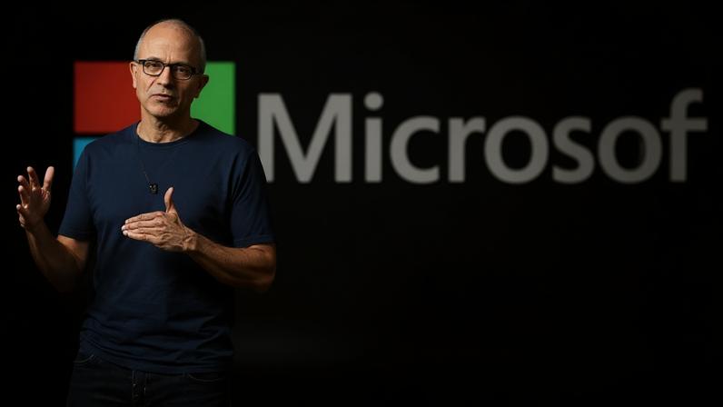 CEO da Microsoft critica IA após perder terreno para Anthropic e OpenAI