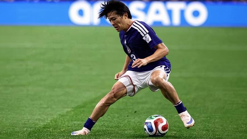 Nakamura costuma jogar com meiões abaixados