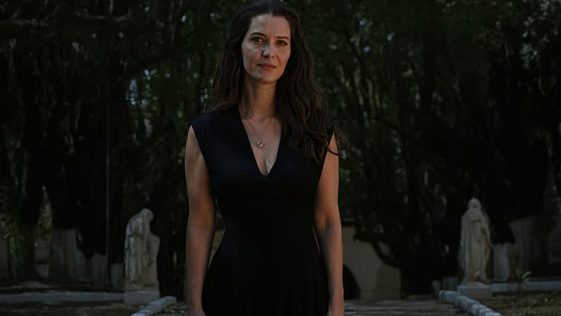 Nathalia Dill interpreta Francesca em "Quem Ama Cuida"