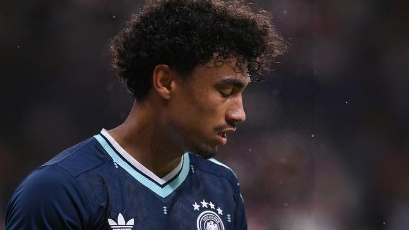 Nathaniel Brown defende a Alemanha em amistoso contra a Finlândia